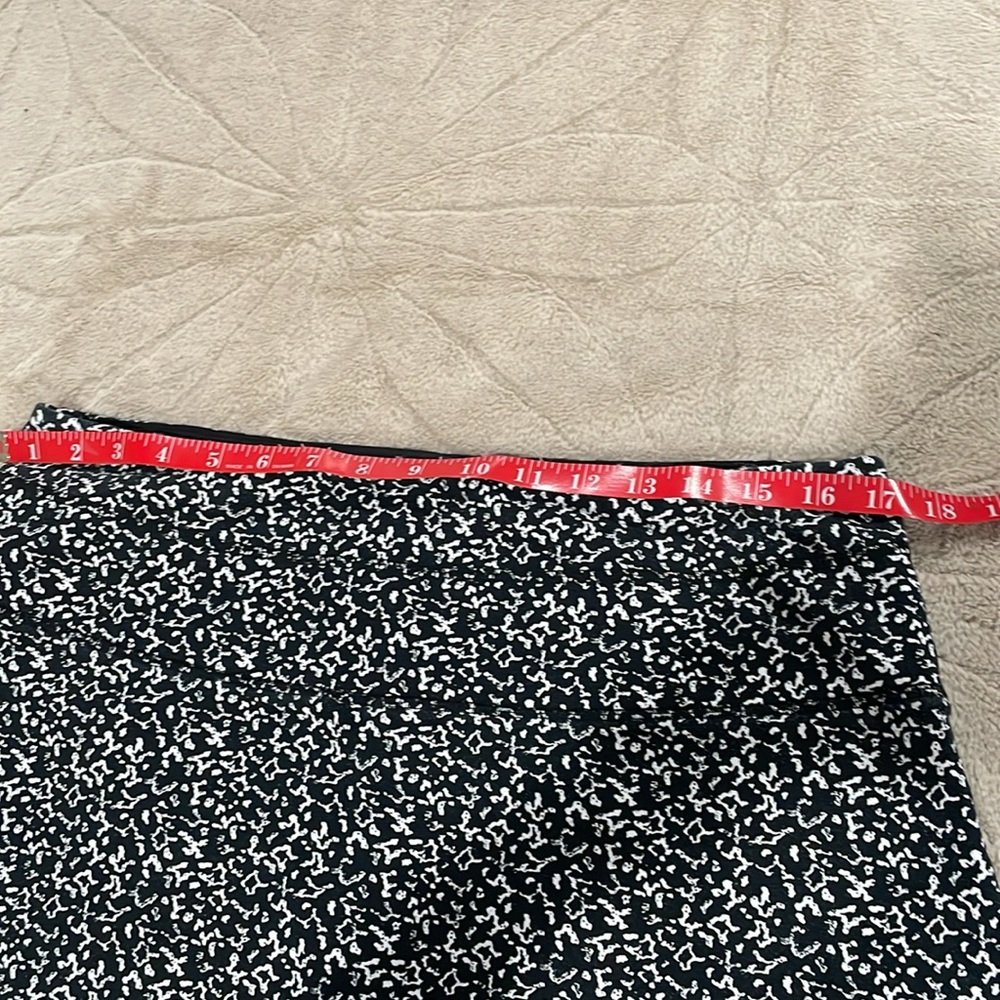 Slender Shapes Stretch B&W Skort - L - Picture 4 of 5